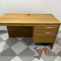 Lote 015 - Escritorio con archivero de 2 cajones con orificio para cables