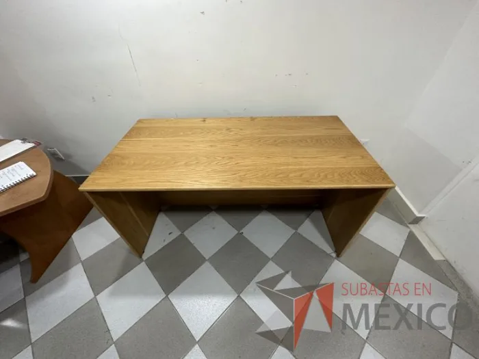 Lote 017 - Escritorio rectangular color madera - Imagen 7