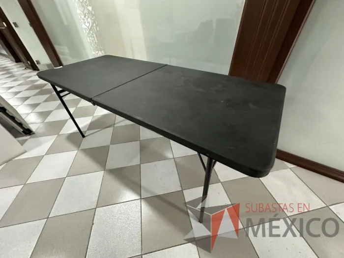 Lote 028 - Mesa plegable color negro - Imagen 5