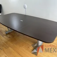 Lote 029 - Mesa de sala de juntas para 10 personas, con orificio para cable, divida en 3 partes la cubierta