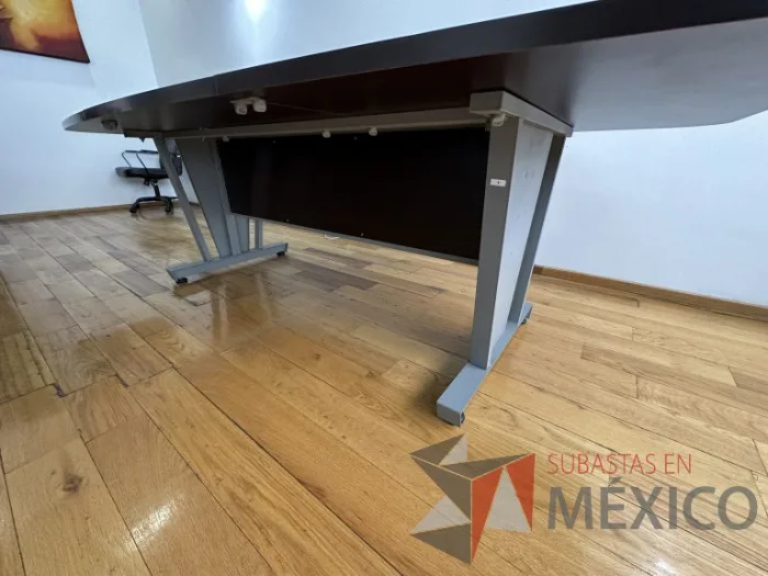 Lote 029 - Mesa de sala de juntas para 10 personas, con orificio para cable, divida en 3 partes la cubierta - Imagen 8