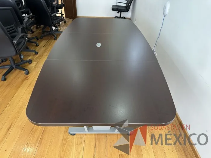 Lote 029 - Mesa de sala de juntas para 10 personas, con orificio para cable, divida en 3 partes la cubierta - Imagen 9