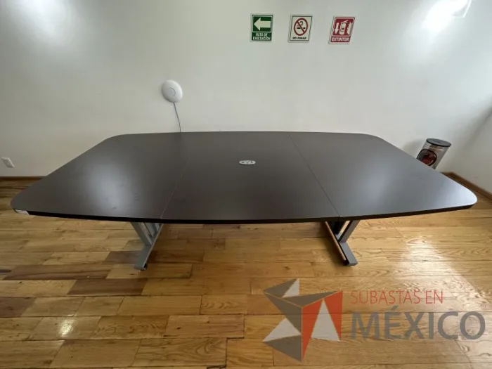 Lote 029 - Mesa de sala de juntas para 10 personas, con orificio para cable, divida en 3 partes la cubierta - Imagen 12