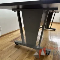 Lote 029 - Mesa de sala de juntas para 10 personas, con orificio para cable, divida en 3 partes la cubierta - Imagen 13