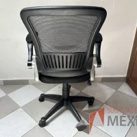 Lote 020 - Silla operativa con ruedas, descansabrazos, asiento y repalso en malla color negro - Imagen 10