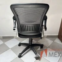Lote 020 - Silla operativa con ruedas, descansabrazos, asiento y repalso en malla color negro - Imagen 2