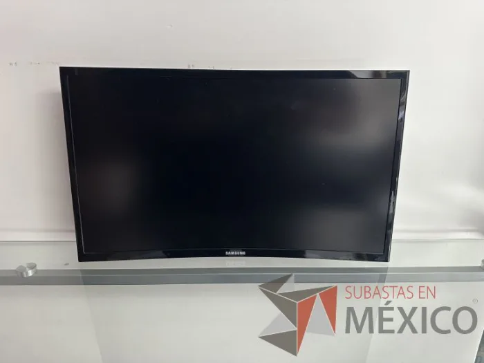 Lote 205 - Monitor de 24". Modelo: C24F390FHL.