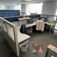 Lote 051 - Estación de trabajo para 8 personas de mampara alta - Imagen 8