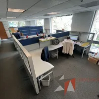 Lote 051 - Estación de trabajo para 8 personas de mampara alta - Imagen 4