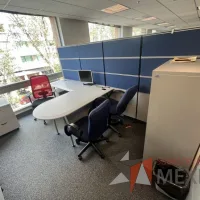 Lote 051 - Estación de trabajo para 8 personas de mampara alta - Imagen 2