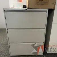 Lote 056 - Archivero horizontal de 3 cajones color gris