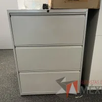 Lote 056 - Archivero horizontal de 3 cajones color gris - Imagen 3