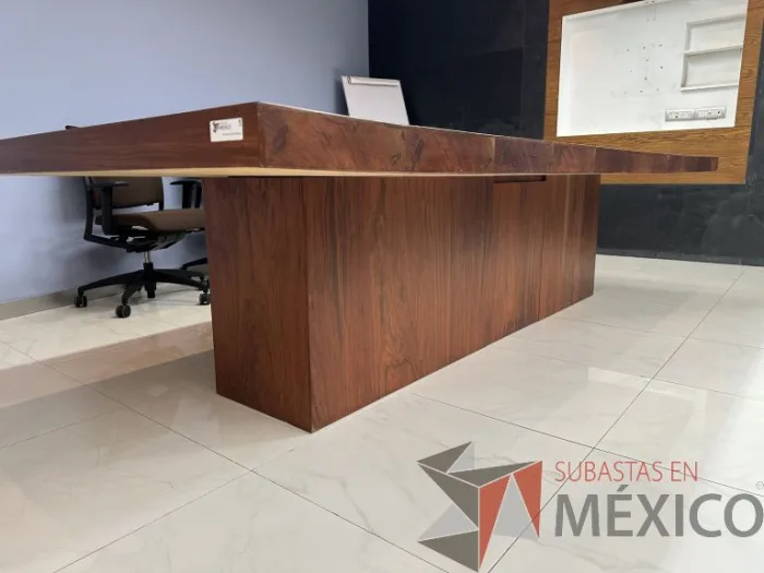 Lote 001 - Mesa de sala de juntas para 10 personas con orificio para conexiones - Imagen 3