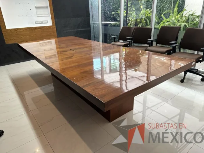 Lote 001 - Mesa de sala de juntas para 10 personas con orificio para conexiones - Imagen 5