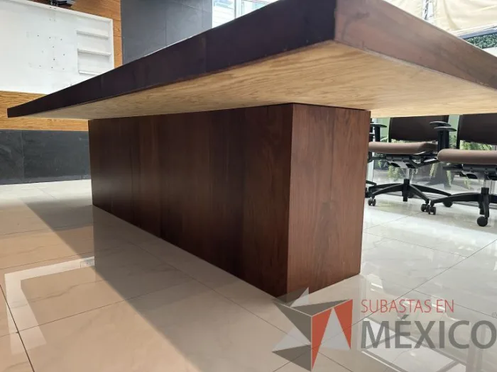 Lote 001 - Mesa de sala de juntas para 10 personas con orificio para conexiones - Imagen 6
