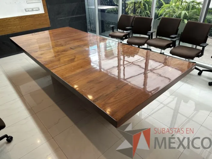 Lote 001 - Mesa de sala de juntas para 10 personas con orificio para conexiones - Imagen 7