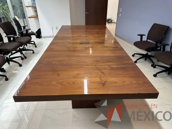 Lote 001 - Mesa de sala de juntas para 10 personas con orificio para conexiones - Imagen 12