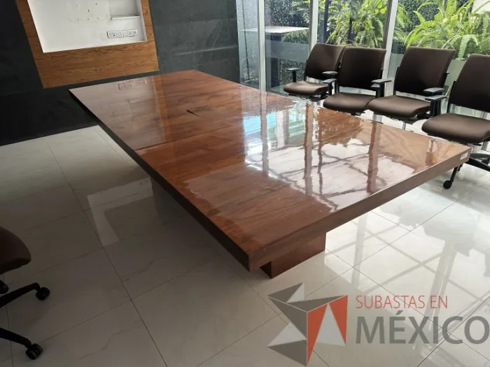 Lote 001 - Mesa de sala de juntas para 10 personas con orificio para conexiones - Imagen 15