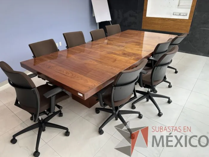Lote 001 - Mesa de sala de juntas para 10 personas con orificio para conexiones - Imagen 17