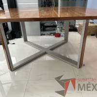 Lote 003 - Mesa cuadrada con estructura metálica con cubierta color madera - Imagen 11