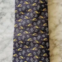 Lote 032 - Monoplaza. Una corbata de seda en tonos azules