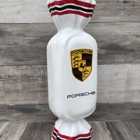 Lote 074 - Candy Porsche. Fibra de vidrio, 60 cm altura