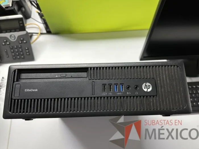 Lote 112 - Computadora de Escritorio de Alto Rendimiento marca HP EliteDesk 705 G3 SFF con 16 GB RAM, 500 GB Disco Duro y Monitor HP de 24" de alta resolución V244h - Imagen 2