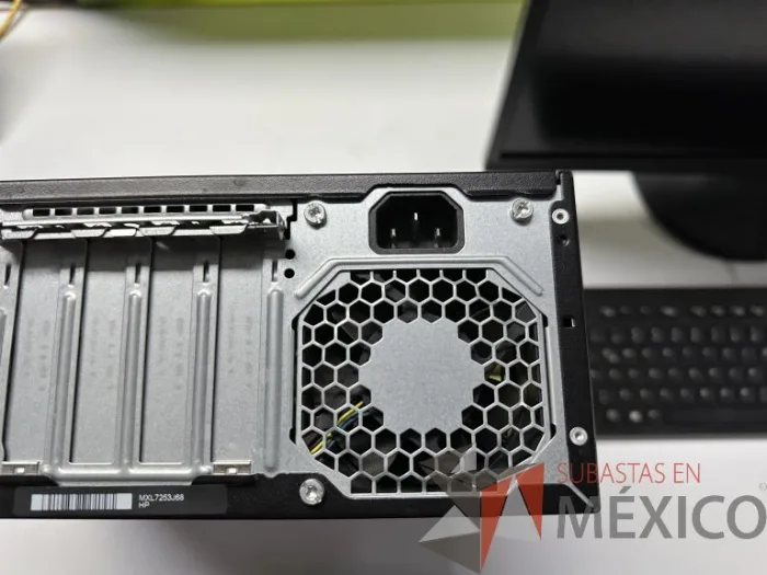 Lote 112 - Computadora de Escritorio de Alto Rendimiento marca HP EliteDesk 705 G3 SFF con 16 GB RAM, 500 GB Disco Duro y Monitor HP de 24" de alta resolución V244h - Imagen 6
