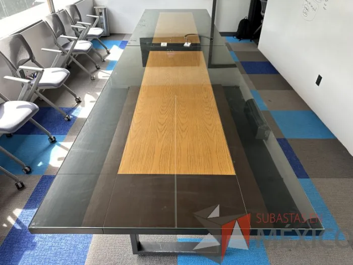 Lote 001 - Mesa de sala de juntas para 14 personas