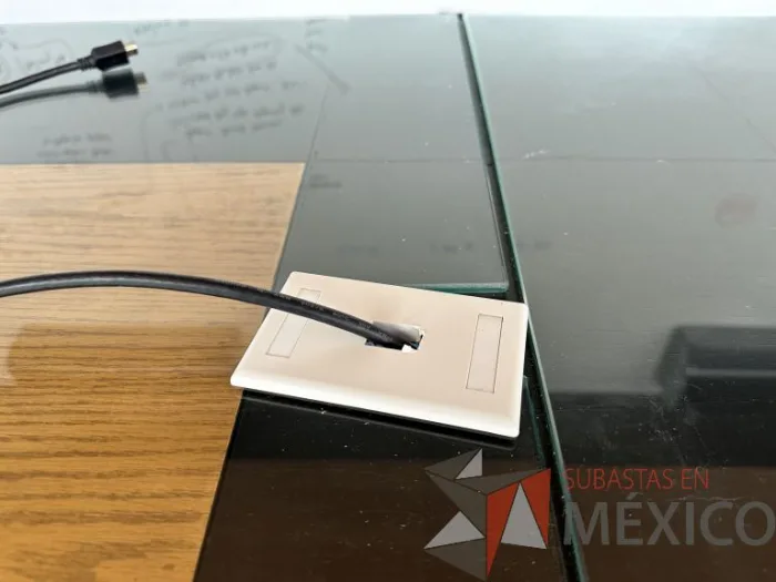 Lote 001 - Mesa de sala de juntas para 14 personas - Imagen 18