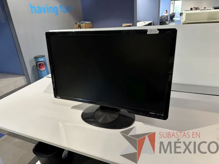 Lote 030 - Monitor de 24".   Modelo: ET-0027-B