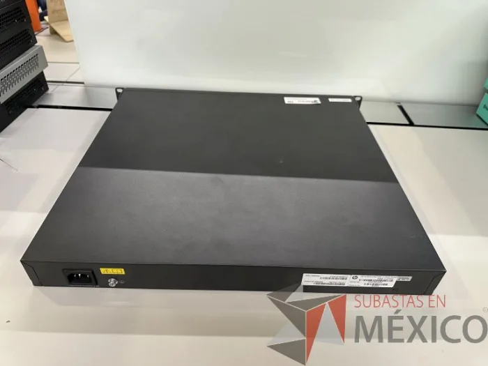 Lote 019 - 2 Switch HP V1910-24G-PoE de 24 puertos
