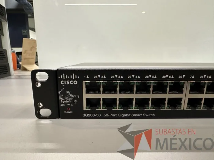 Lote 022 - Switch CISCO SG200-50 de 50 puertos - Imagen 8