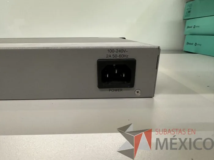 Lote 022 - Switch CISCO SG200-50 de 50 puertos - Imagen 10