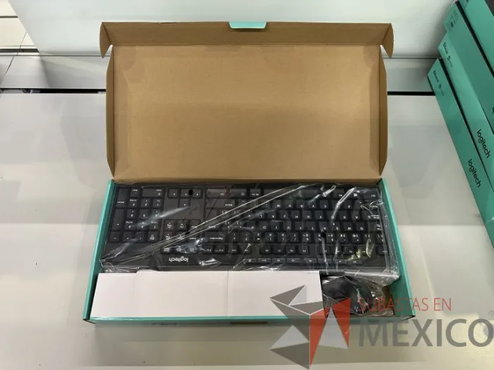 Lote 026 - 45 Teclados y Mouse.  Modelo: MK200 Media Marca: Logitech