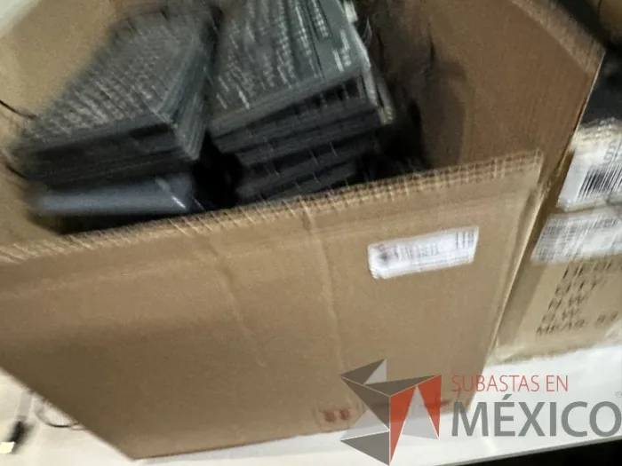 Lote 027 - Caja con 33 teclados de diferentes modelos - Imagen 2