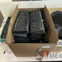 Lote 027 - Caja con 33 teclados de diferentes modelos - Imagen 3