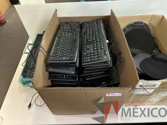 Lote 027 - Caja con 33 teclados de diferentes modelos - Imagen 3