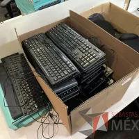 Lote 027 - Caja con 33 teclados de diferentes modelos - Imagen 4