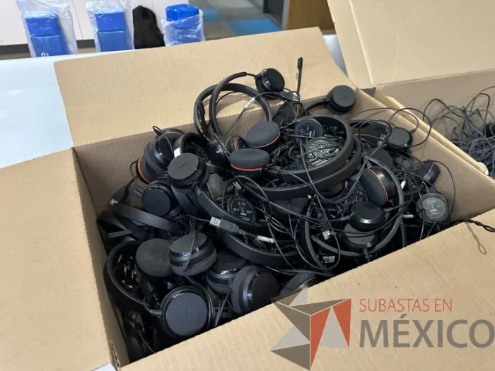 Lote 028 - 3 cajas con mouses - Imagen 6