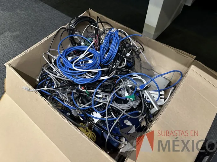 Lote 028 - 3 cajas con mouses - Imagen 8