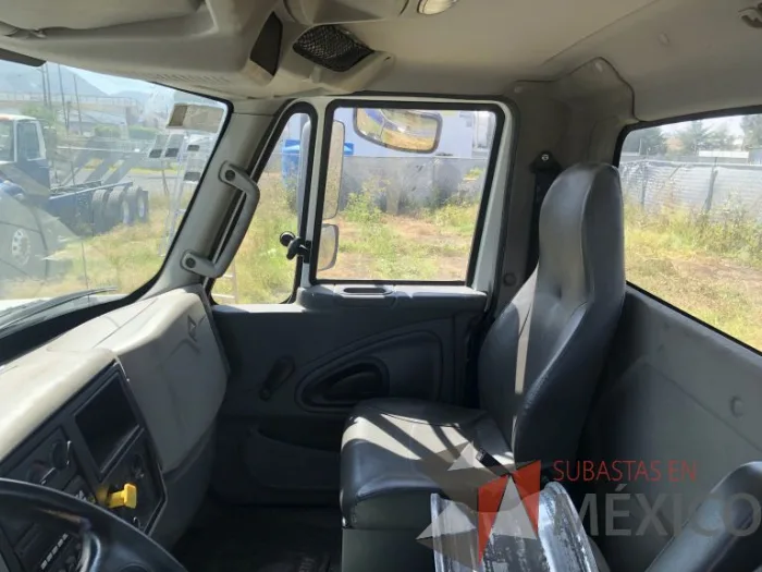 Lote 005 - International 7400 SBA 6X4, Año 2019 - Imagen 2