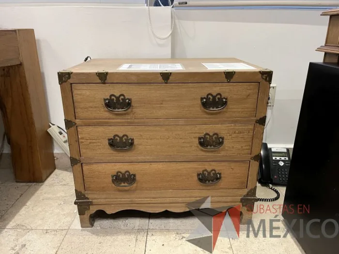 Lote 015 - Gabinete con 3 cajones de madera de encino americano - Imagen 6