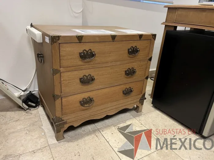 Lote 015 - Gabinete con 3 cajones de madera de encino americano - Imagen 4