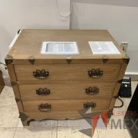 Lote 015 - Gabinete con 3 cajones de madera de encino americano - Imagen 3