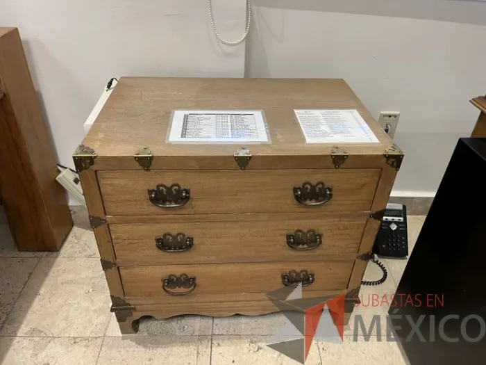 Lote 015 - Gabinete con 3 cajones de madera de encino americano - Imagen 3