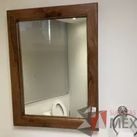 Lote 023 - Espejo con marco de madera de encino americano