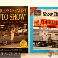 Lote 064 - 2 obras WORL'S GREATEST AUTO SHOW: Celebrating a Century in Chicago, Ed. Krauser, 304 pages, SHOW TIME (22nD Special Collector Issue) Magazine, a publication of the American Truck Historical Society, 2015. - Imagen 9