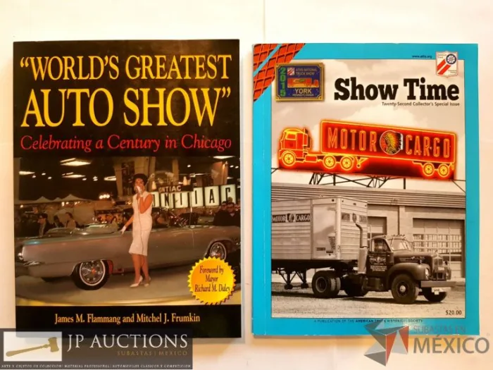 Lote 064 - 2 obras WORL'S GREATEST AUTO SHOW: Celebrating a Century in Chicago, Ed. Krauser, 304 pages, SHOW TIME (22nD Special Collector Issue) Magazine, a publication of the American Truck Historical Society, 2015. - Imagen 9