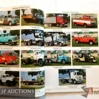 Lote 064 - 2 obras WORL'S GREATEST AUTO SHOW: Celebrating a Century in Chicago, Ed. Krauser, 304 pages, SHOW TIME (22nD Special Collector Issue) Magazine, a publication of the American Truck Historical Society, 2015. - Imagen 7